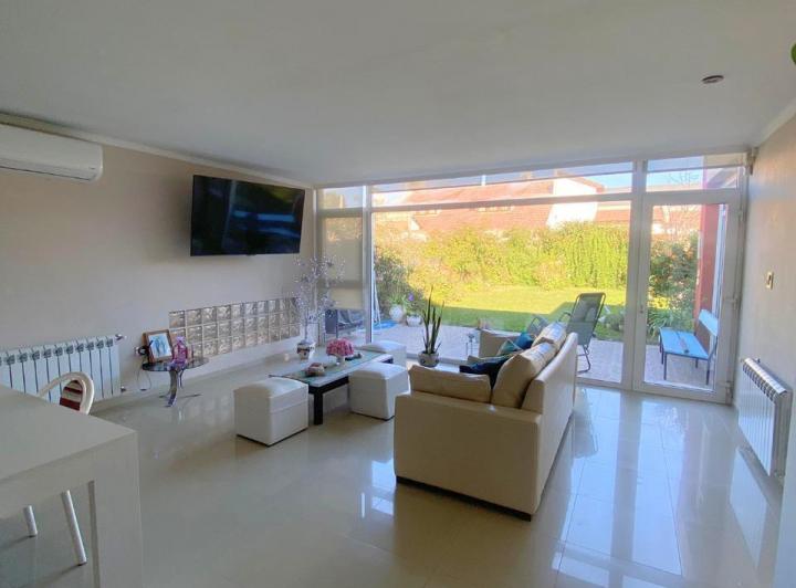 Casa · 160m² · 4 Ambientes · 1 Cochera
