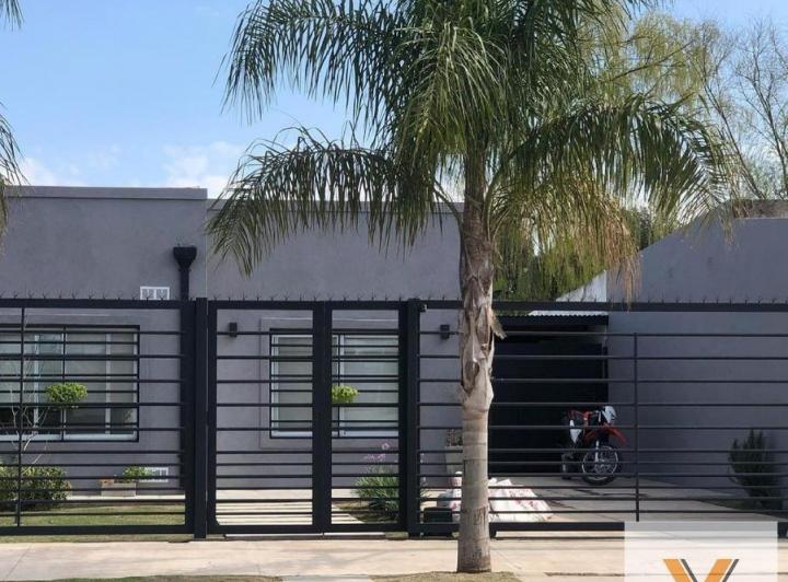 Casa · 101m² · 3 Ambientes · 2 Cocheras