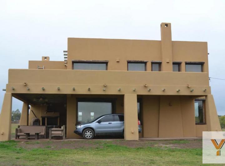Casa · 200m² · 4 Ambientes · 2 Cocheras