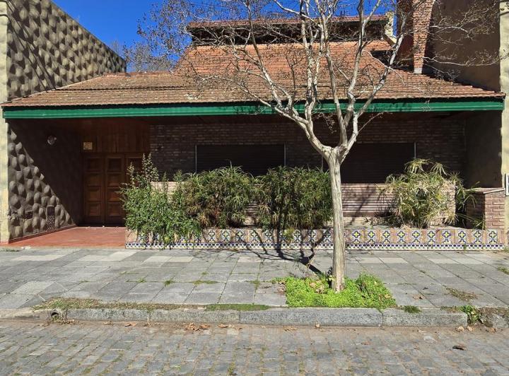 Casa · 347m² · 7 Ambientes · 1 Cochera