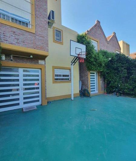Casa · 170m² · 5 Ambientes · 2 Cocheras