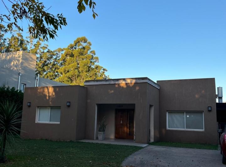 Casa · 142m² · 5 Ambientes · 1 Cochera