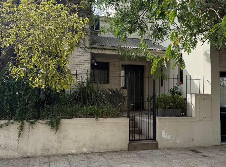 Casa · 162m² · 7 Ambientes · 1 Cochera