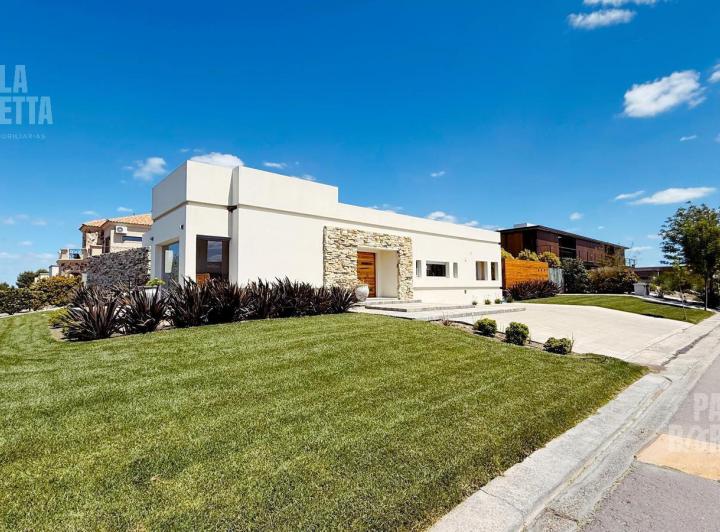 Casa · 200m² · 3 Dormitorios