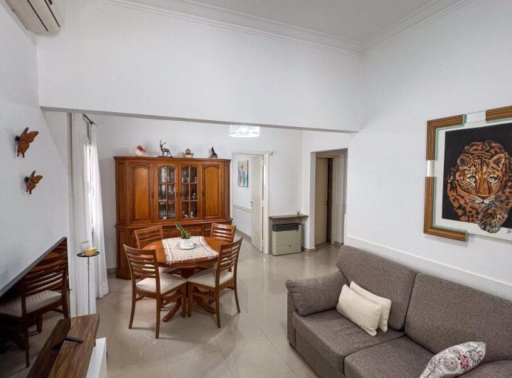 Casa · 213m² · 6 Ambientes · 1 Cochera