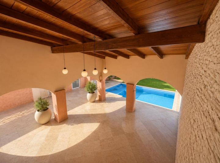 Casa · 357m² · 8 Ambientes · 4 Cocheras