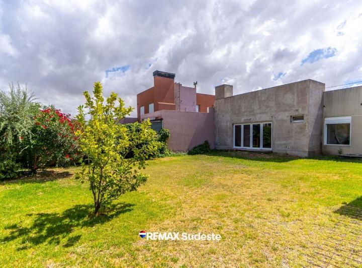 Casa · 134m² · 3 Ambientes · 2 Cocheras