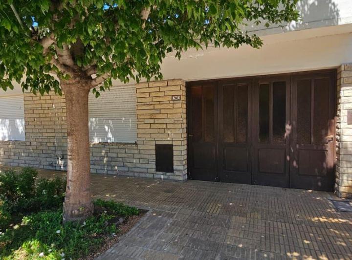 Casa · 100m² · 4 Ambientes · 1 Cochera