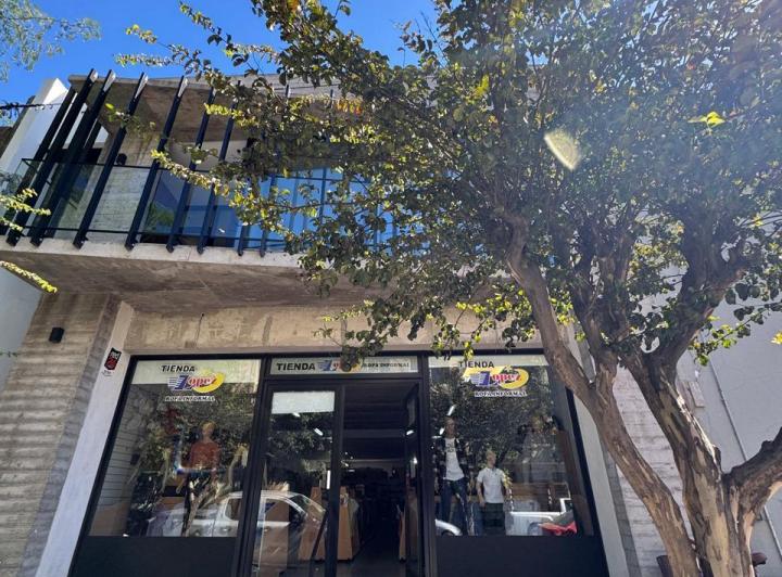 Local comercial · 215m² · 2 Ambientes