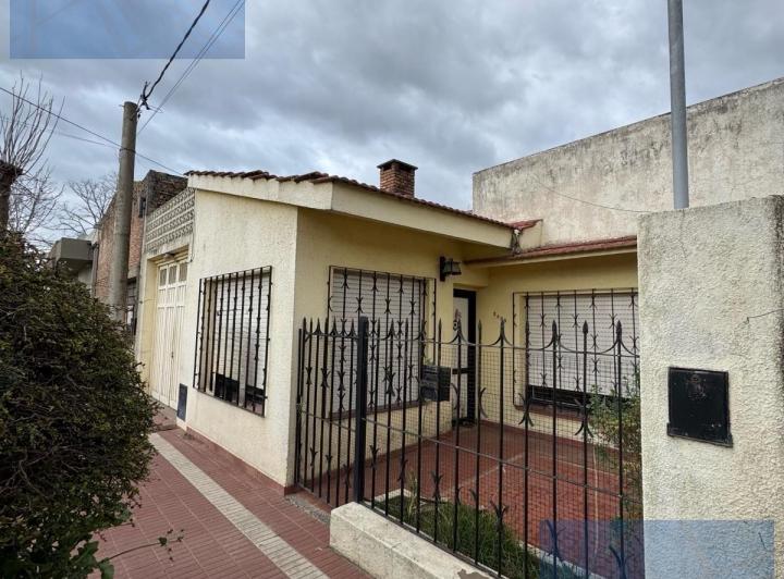 Casa · 160m² · 5 Ambientes · 1 Cochera