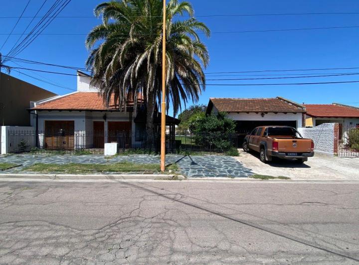 Casa · 245m² · 7 Ambientes · 1 Cochera