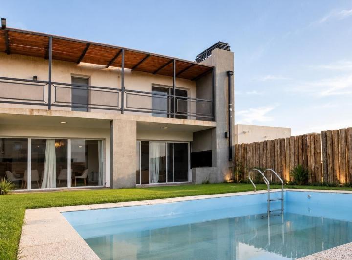 Casa · 130m² · 5 Ambientes · 2 Cocheras