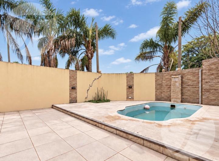 Casa · 194m² · 5 Ambientes · 2 Cocheras