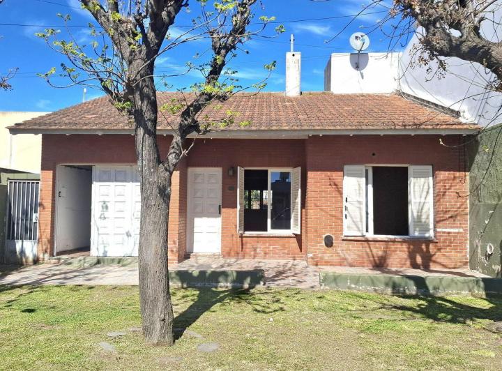 Casa · 93m² · 3 Ambientes · 1 Cochera