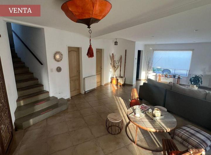 Casa · 420m² · 3 Dormitorios · 1 Cochera