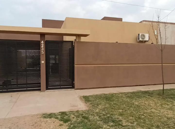 Casa · 210m² · 7 Ambientes