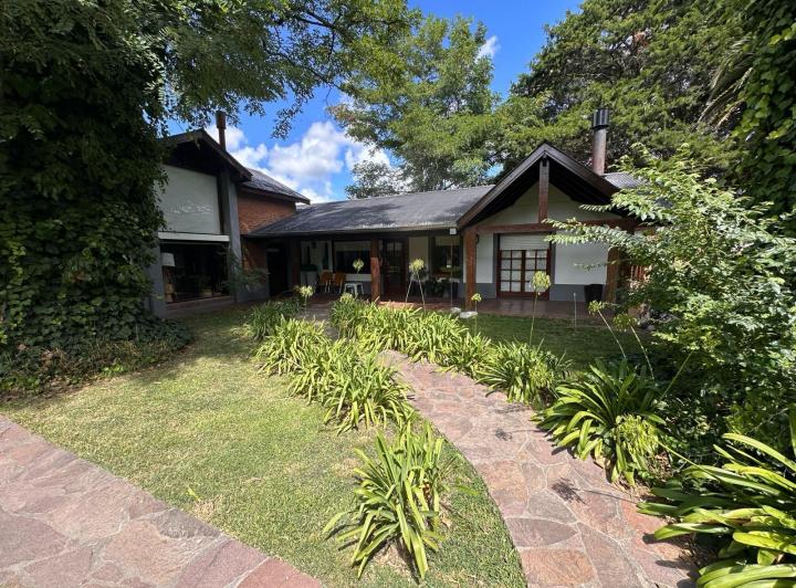 Quinta vacacional · 220m² · 6 Ambientes · 2 Cocheras