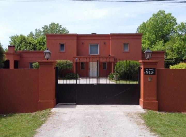 Casa · 229m² · 5 Ambientes · 1 Cochera