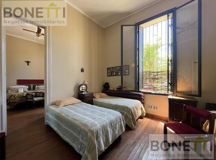 Casa · 187m² · 5 Ambientes · 2 Cocheras