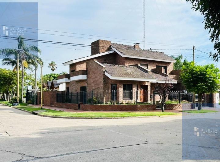Casa · 155m² · 8 Ambientes · 2 Cocheras