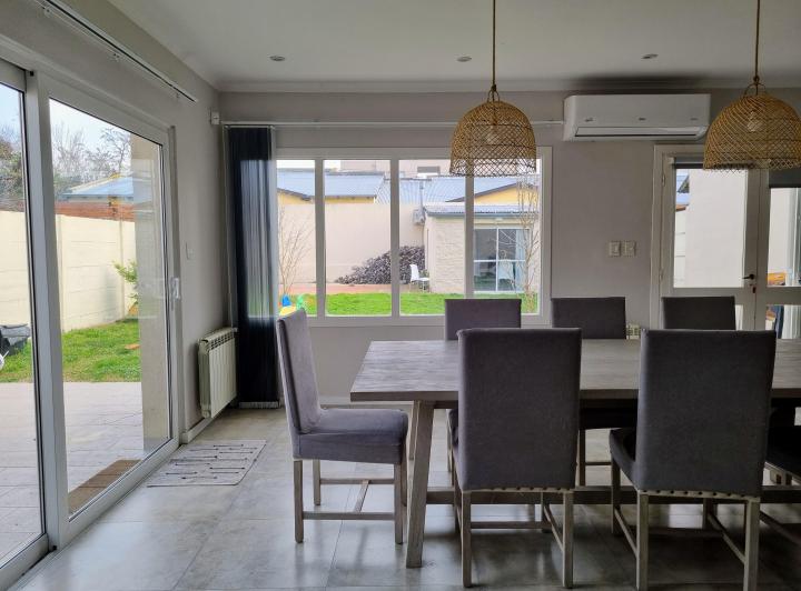 Casa · 210m² · 5 Ambientes · 1 Cochera