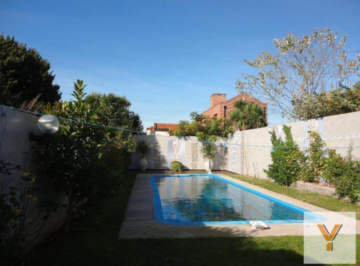 Casa · 189m² · 6 Ambientes · 2 Cocheras