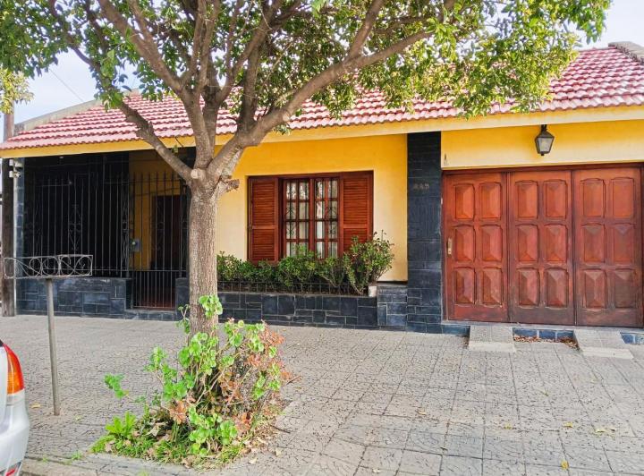 Casa · 160m² · 4 Ambientes · 1 Cochera