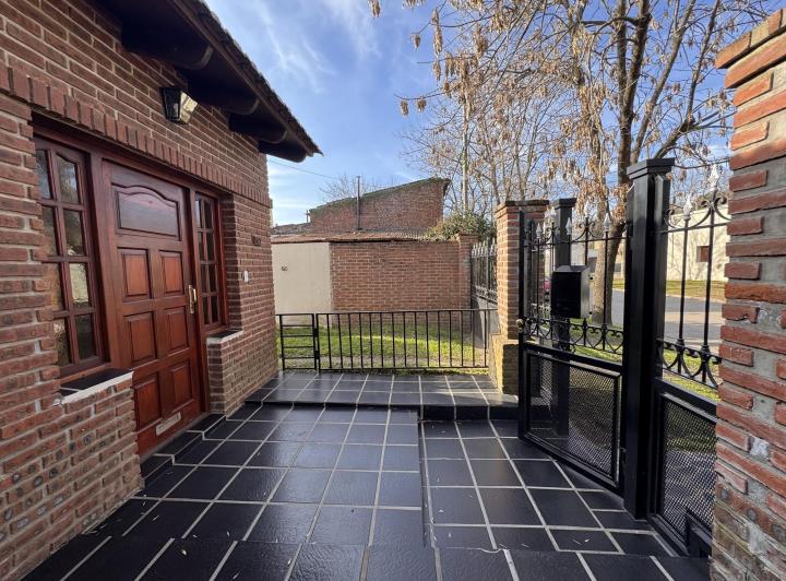 Casa · 79m² · 3 Ambientes · 2 Cocheras
