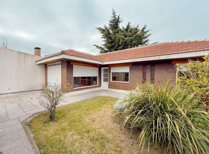 Casa · 397m² · 4 Dormitorios · 4 Cocheras