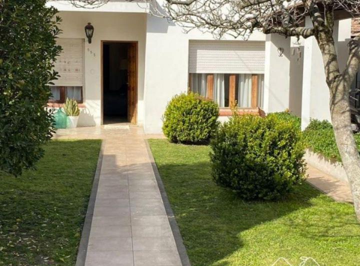 Casa · 100m² · 5 Ambientes · 1 Cochera