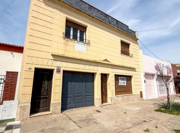 Casa · 180m² · 4 Ambientes · 1 Cochera