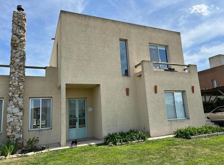 Casa · 280m² · 6 Ambientes · 2 Cocheras