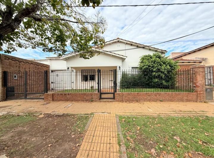 Casa · 200m² · 6 Ambientes · 2 Cocheras