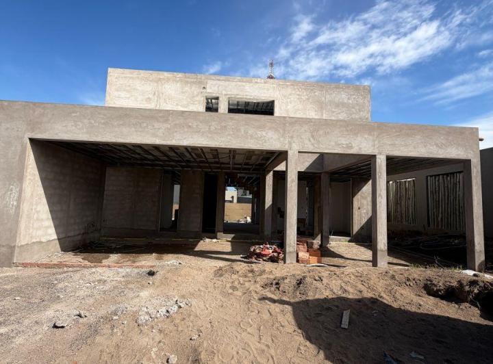 Casa · 230m² · 9 Ambientes