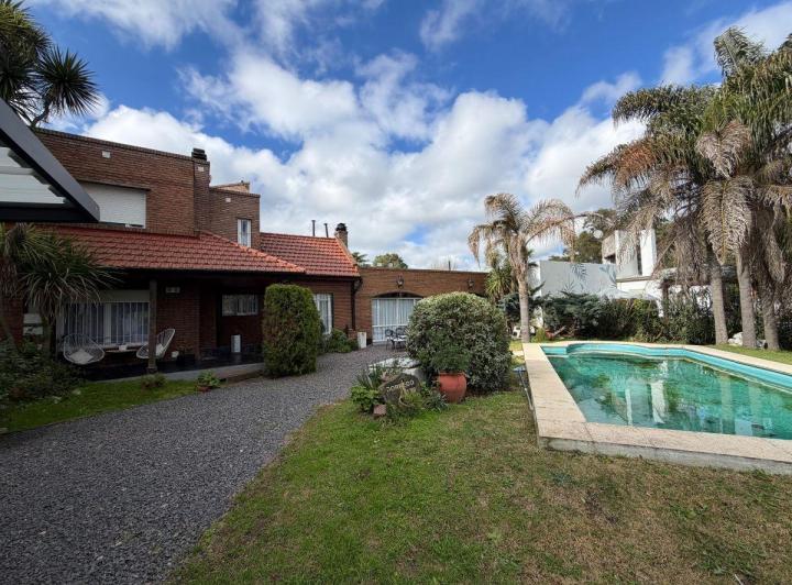 Casa · 200m² · 4 Ambientes · 1 Cochera