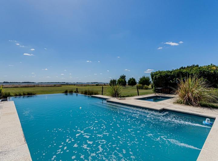 Casa · 500m² · 5 Ambientes · 2 Cocheras