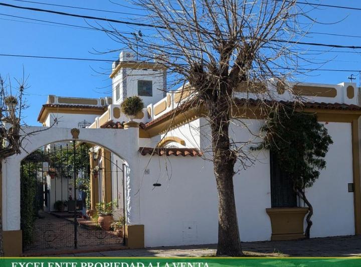 Casa · 220m² · 5 Ambientes · 1 Cochera