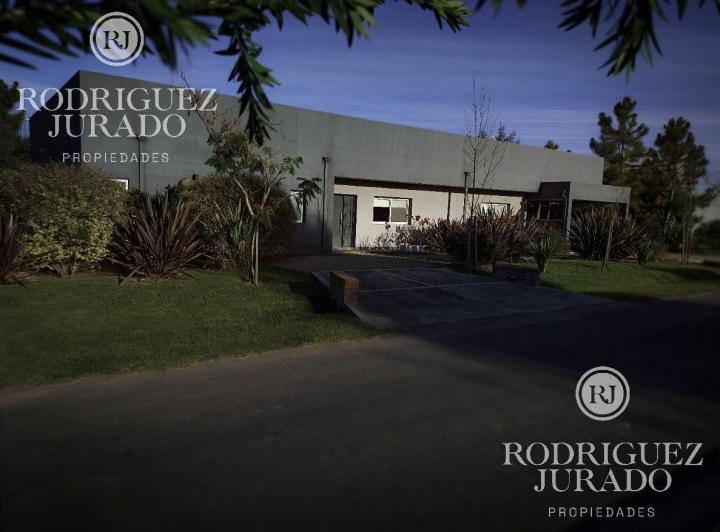 Casa · 180m² · 5 Ambientes · 1 Cochera