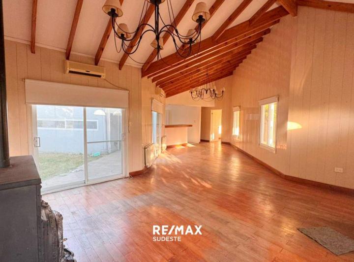 Casa · 204m² · 4 Ambientes · 2 Cocheras