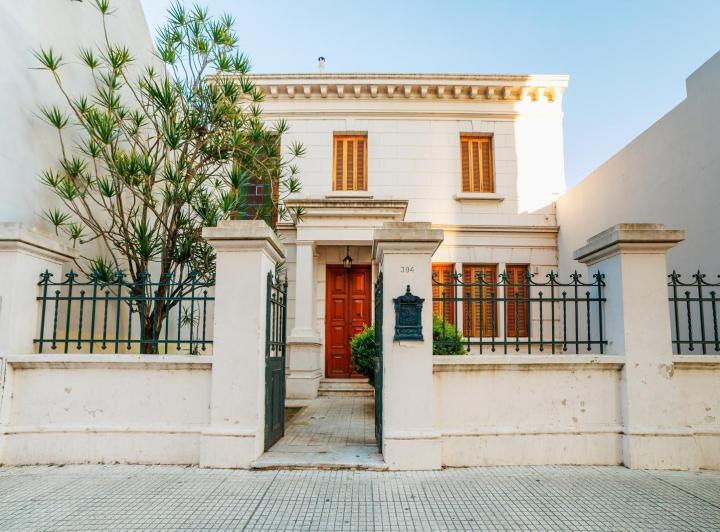 Casa · 233m² · 4 Dormitorios · 2 Cocheras