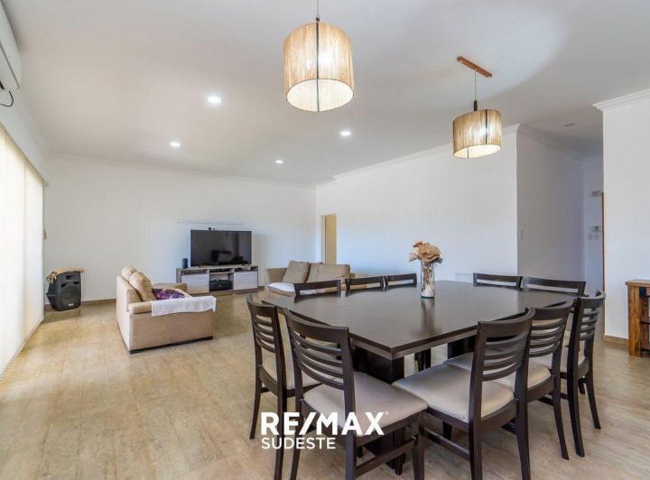Casa · 170m² · 4 Ambientes · 2 Cocheras