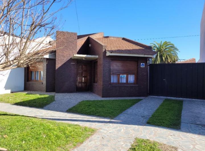 Casa · 156m² · 4 Ambientes · 2 Cocheras