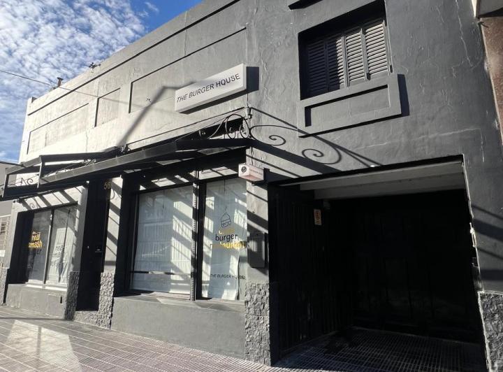 Casa · 244m² · 2 Dormitorios · 1 Cochera