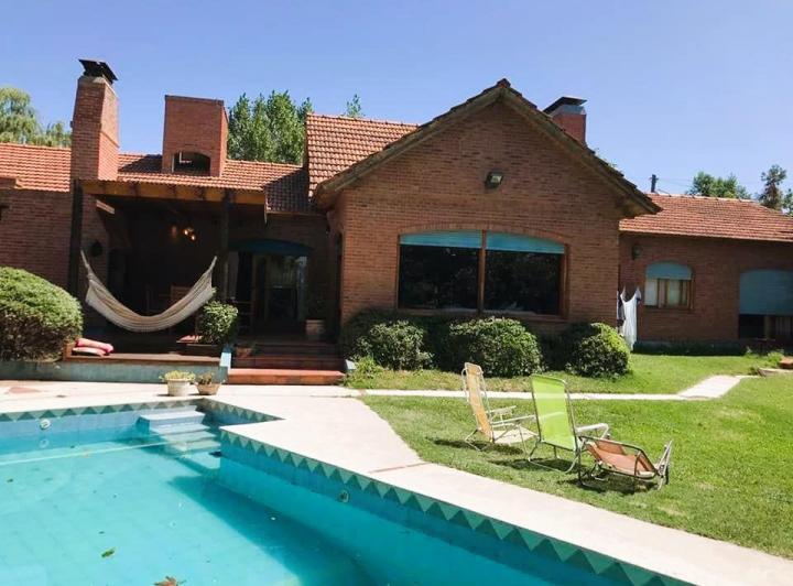 Casa · 200m² · 5 Ambientes · 1 Cochera