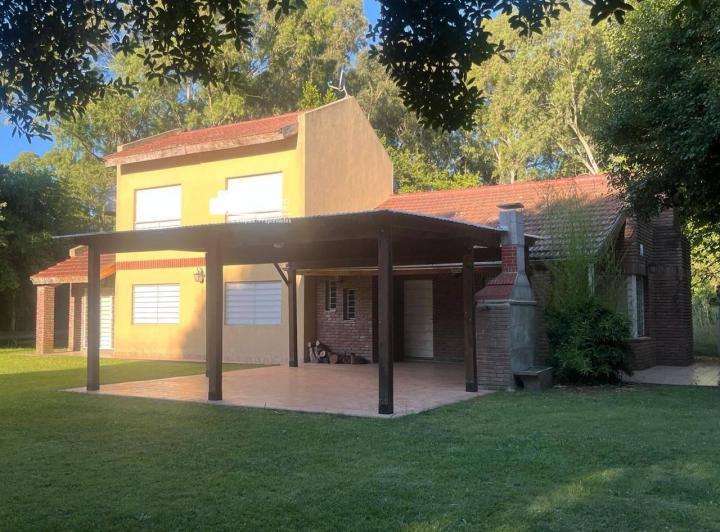 Casa · 200m² · 6 Ambientes · 1 Cochera