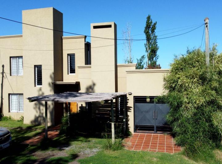 Casa · 210m² · 5 Ambientes · 1 Cochera