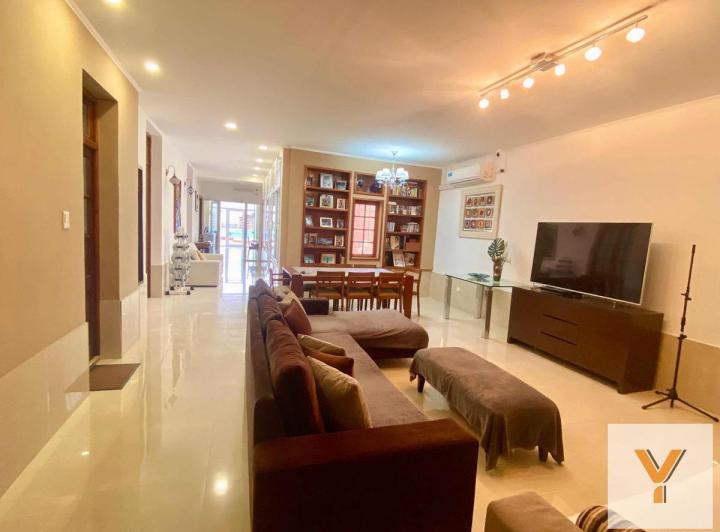 Casa · 250m² · 4 Ambientes · 1 Cochera