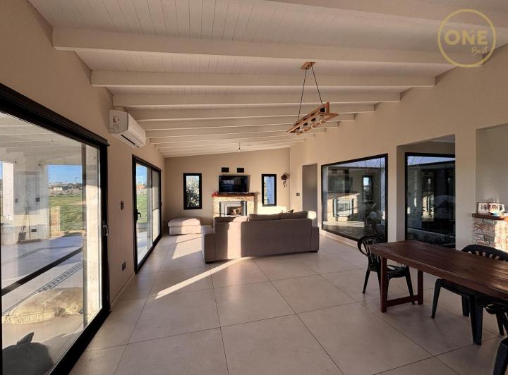 Casa · 140m² · 4 Ambientes · 2 Cocheras