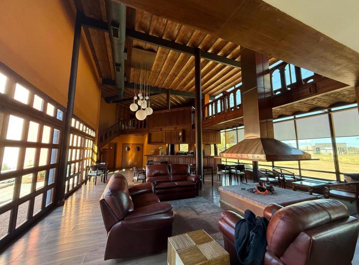 Local comercial · 2150m² · 23 Ambientes · 10 Cocheras