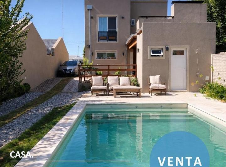 Casa · 200m² · 6 Ambientes · 1 Cochera